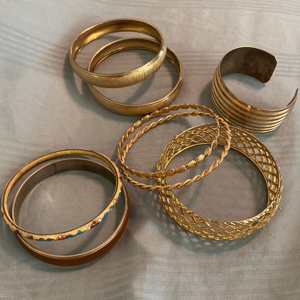 Lot of 8 Vintage GOLDTONE Bangle Bracelets 70’s 80’s